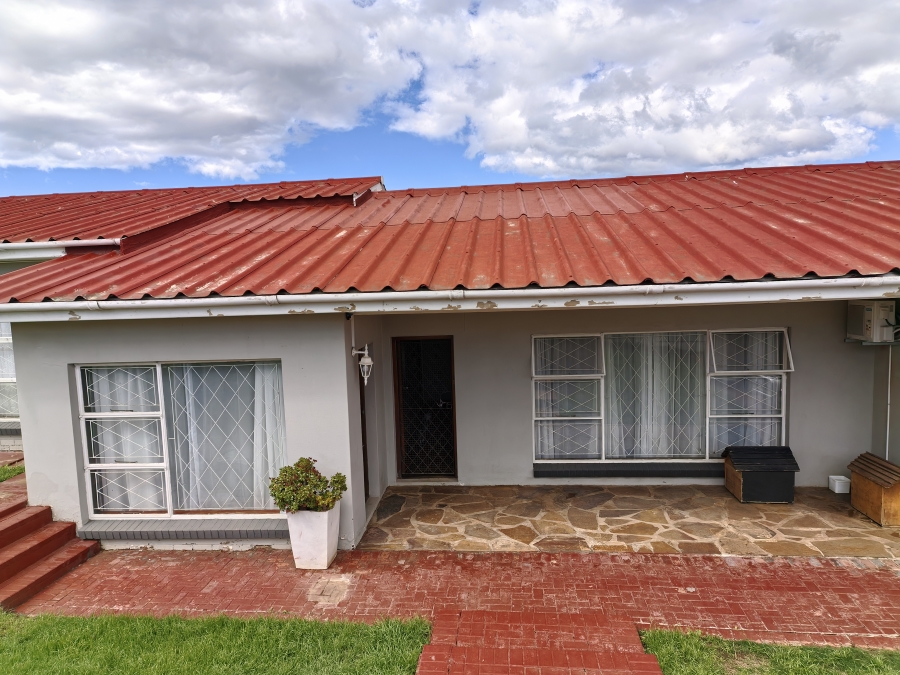 5 Bedroom Property for Sale in Van Riebeeck Hoogte Eastern Cape